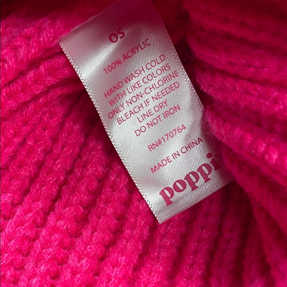 🆕 Poppi Knit Hot Pink Graphic Strawberry Beanie Womans OSFM | NWT - Picture 3 of 4